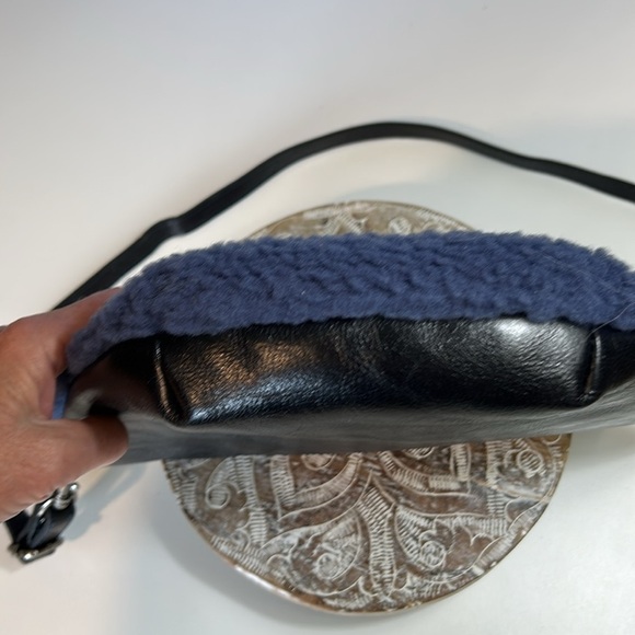 PATRICIA NASH BLUE/BLACK TRNCHI BELT BAG SHERPA AND LEATHER BAG - Picture 9 of 10